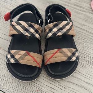 Kids Burberry sandals . Size 26 / 9us